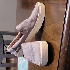 Tom's slip ons